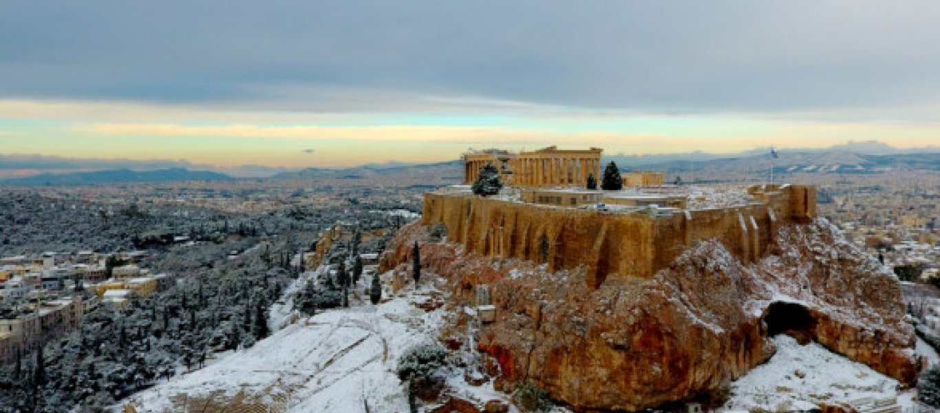 Φωτογραφίες... διαφορετικές και μαγευτικές από τη χιονισμένη Αθήνα